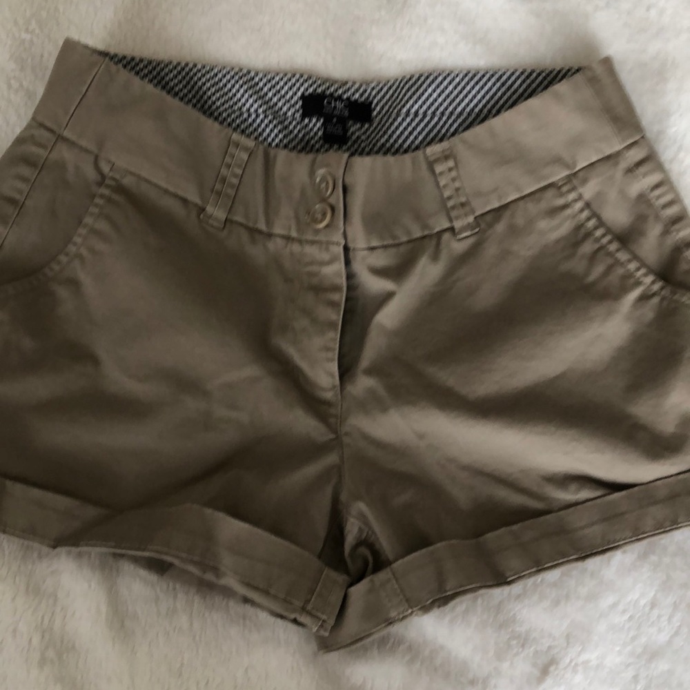 Super cute cargo Jacob mini shorts
